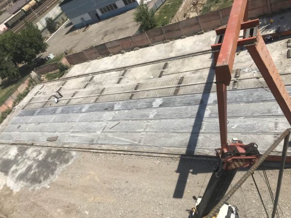 concrete slab molding production site